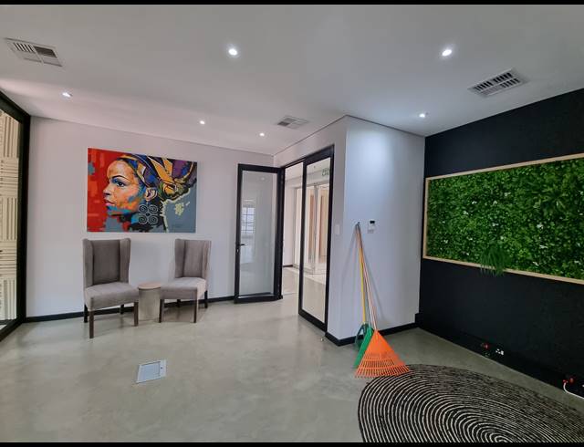 585M² OFFICE FOR SALE IN LONEHILL